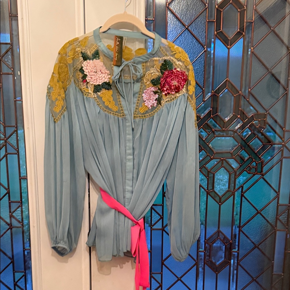 ARATTA Light Blue Floral Applique Long-Sleeve Women's Top NWOT